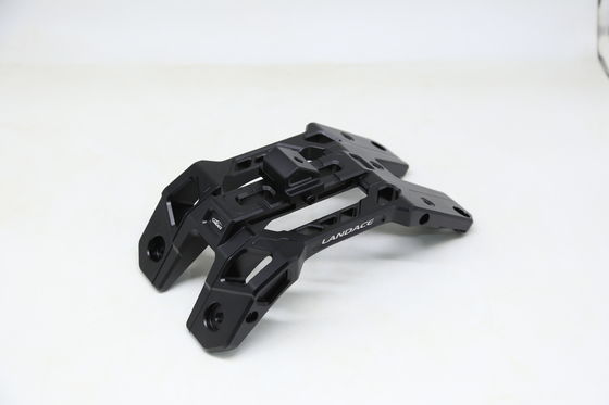 Des supports de montage légers en alliage d'aluminium revêtus de poudre pour la structure lumineuse à 4x4 piliers