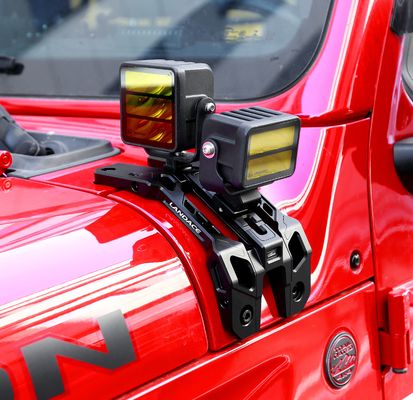 Des supports de montage légers en alliage d'aluminium revêtus de poudre pour la structure lumineuse à 4x4 piliers