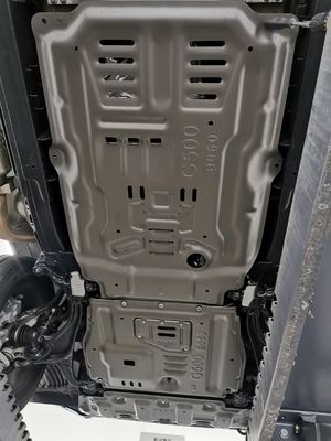 Améliorez votre Benz G500 avec un ensemble de plaques de protection de moteur en gris