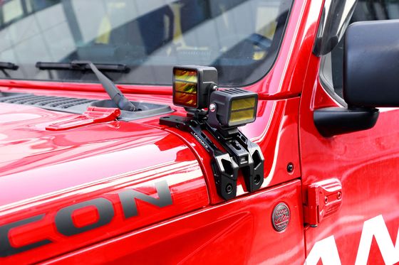 Des supports de montage de lumière pour pare-brise automobile résistant à la rouille pour Jeep JL en alliage d'aluminium