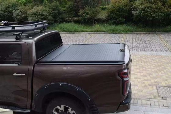 Opération de roulement en rouleau de type dur Couverture de lit de camion pliable en aluminium universel
