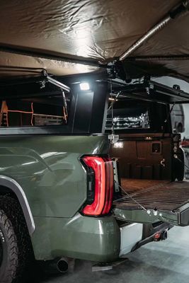 Couverture de lit Toyota Tundra noir avec monture de coffre et construction en aluminium