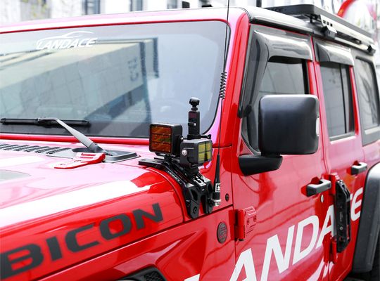 Des supports de montage de lumière argentée hors route Wrangler avec conception usinée CNC de haute qualité