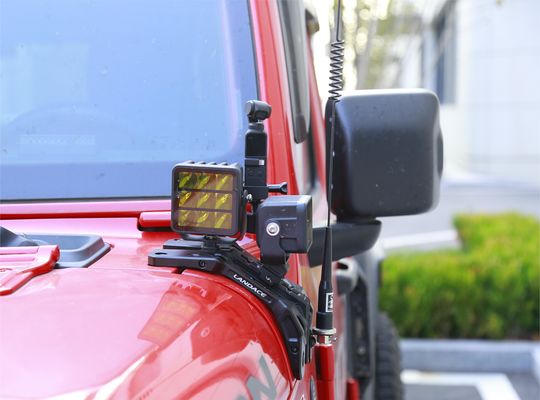 Des supports de montage de lumière argentée hors route Wrangler avec conception usinée CNC de haute qualité
