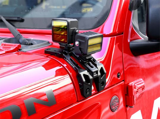 Des supports de montage légers personnalisables pour les accessoires extérieurs en argent de Jeep Wrangler JL