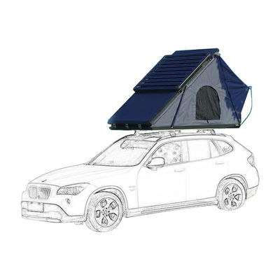 Tente de toit à l'arrière de voiture grise Tente triangulaire imperméable à l'eau 4x4