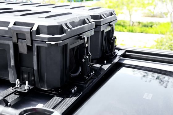 Accès au plateau du toit du Land Cruiser