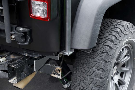 Couche en poudre noire pour tout-terrain, support de toiture pour jeep en aluminium 4x4 avec échelle latérale