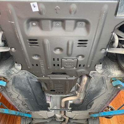 Protection du moteur Alfa Romeo Giulia avec plaque de dérapage en alliage d'aluminium et de magnésium en noir