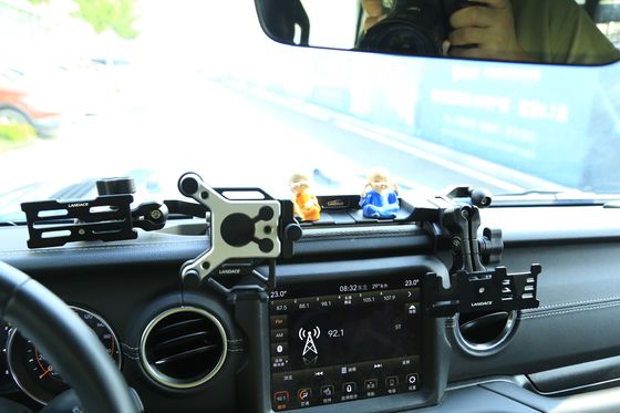 4x4 Accessoires de véhicule Console centrale en alliage d'aluminium Support de téléphone portable pour Jeep