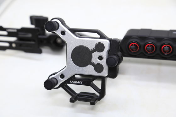 Finition anodisante dure Porteur de téléphone portable de véhicule pour support de console centrale Jeep