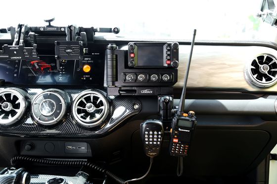 Accessoires rouges pour véhicules tout-terrain Console centrale en alliage d'aluminium universel Panneau de commutation de station radio du véhicule