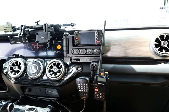 Accessoires rouges pour véhicules tout-terrain Console centrale en alliage d'aluminium universel Panneau de commutation de station radio du véhicule