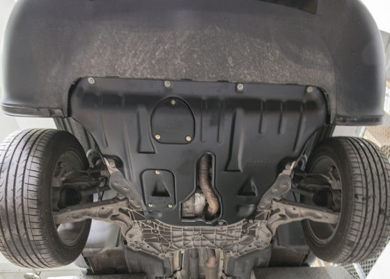 Protéger le moteur de la transmission par l'armure sous-carrosserie CHEROKEE KL