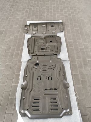Logo personnalisé 4 * 4 accessoires de voiture extérieurs Kit de protection sous-corps pour Landace Logo