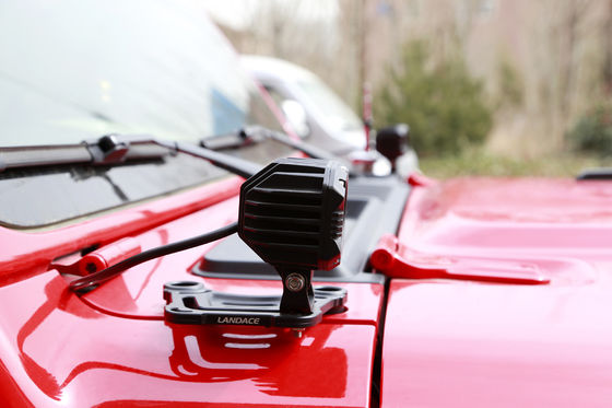 Jeep Wrangler JL Monture arrière à accrochage LED Style de conception de la lumière Support en alliage d'aluminium personnalisé