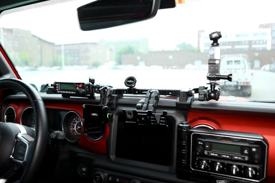 Processus CNC usinée en alliage d'aluminium centre de console support Gopro détenteur pour Jeep Wrangler