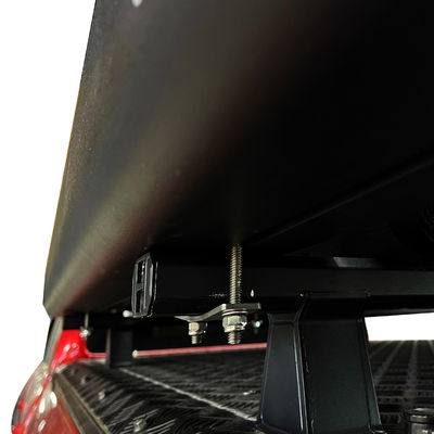 Douche de caravane hors route avec réservoir d'eau de 30L monté sur le support du toit de la voiture et techniques de soudage