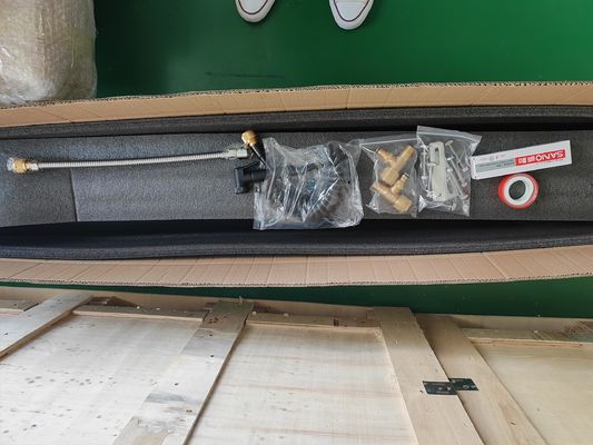 Douche routière pour SUV Sport et réservoir de stockage d'eau de camping en plein air sur support de toit en noir
