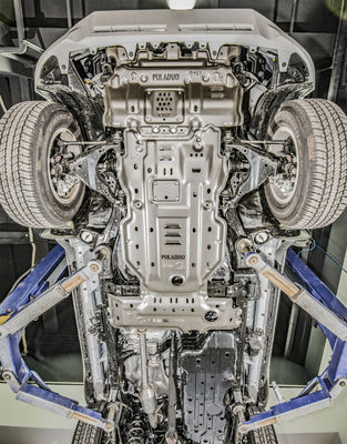 2017-2018 Toyota Prado150 Protection de boîte de vitesses pour l'installation de trous de voiture d'origine