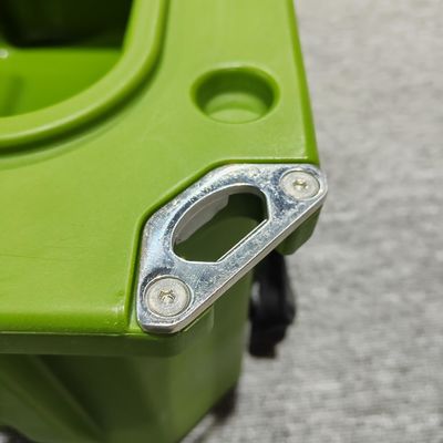 Commodité de stockage de baguettes et de cuillères sur les supports de toit de voiture avec boîte à outils lourde