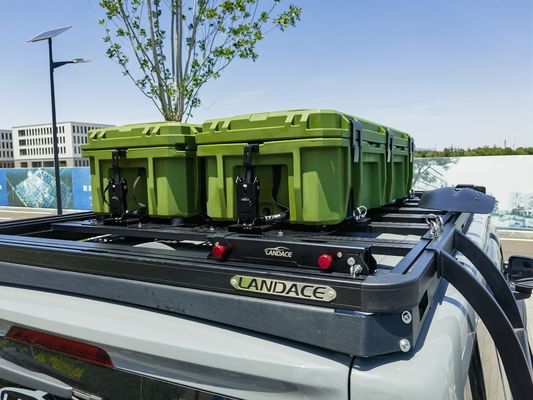 Conservez confortablement votre équipement de camping avec une boîte à outils en matériau LLDPE sur des supports de toit de camion