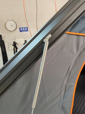 Une chambre à coucher pour 4 à 5 personnes Tente sur le toit de voiture avec échelle latérale Universal imperméable à l'eau 2,1 m