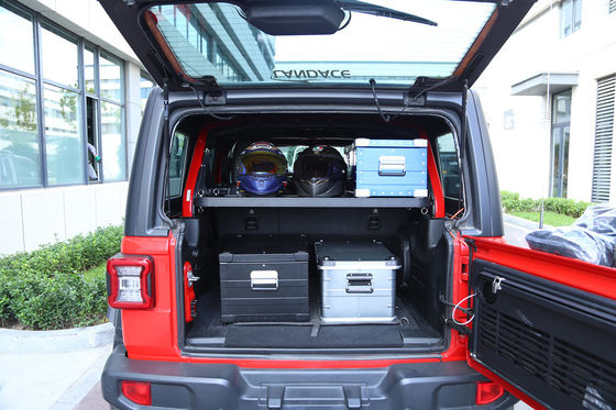 Étagère intérieure de stockage de marchandises à 4 portes pour l'efficacité et l'organisation du stockage hors route