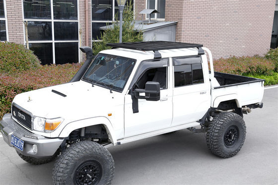 Les racks de toit plat en alliage d'aluminium pour TOYOTA LAND CRUISER LC79 élargissent votre espace de stockage